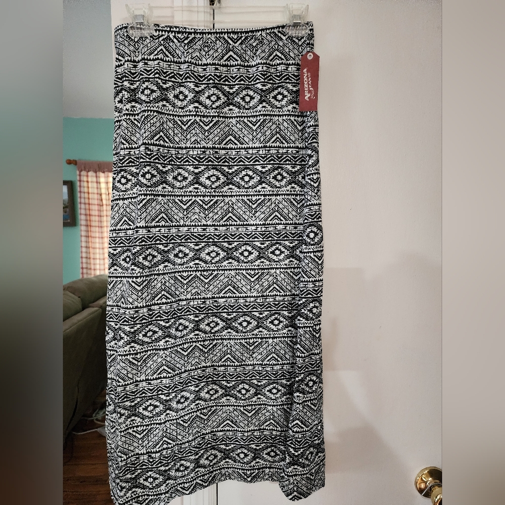 New Arizona Jean Company Black and White Maxi Skirt